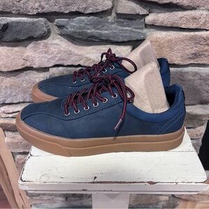Mutual weave Men's blue Sneakers with Brown‎ Sole.